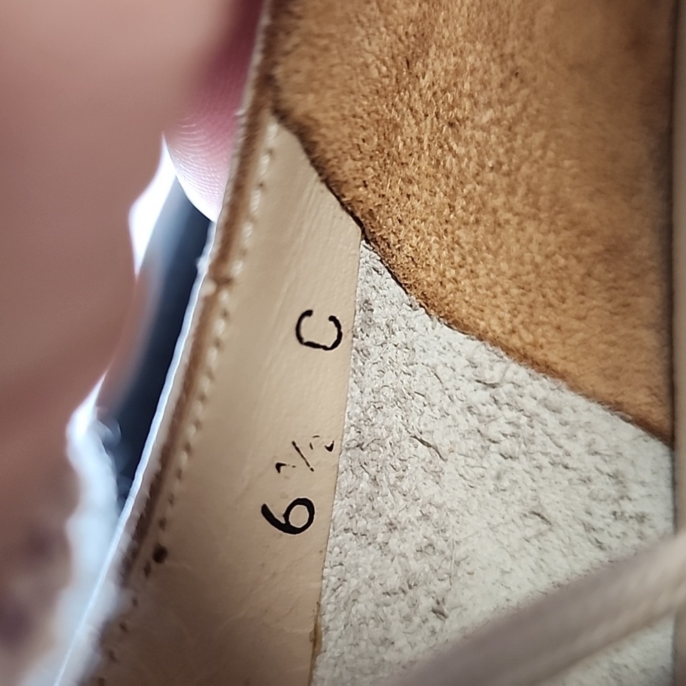 FERRAGAMO Cream & Tan Wingtip Laced Oxfords, Size 6½C - Picture 5 of 7